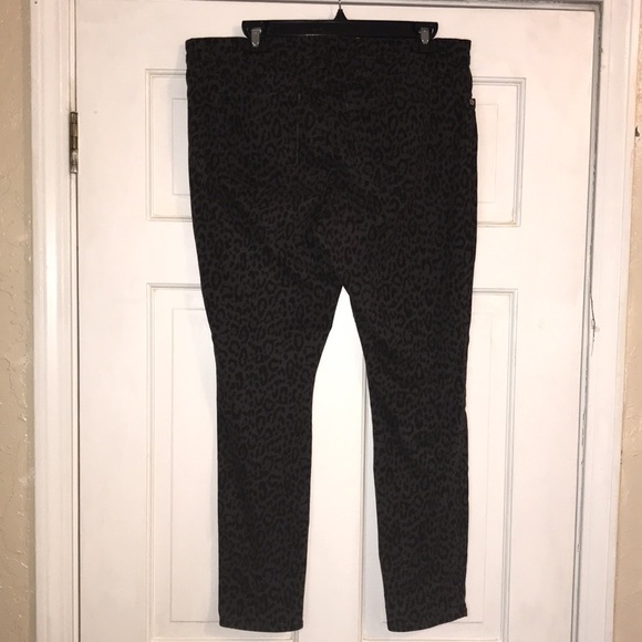 Gap Denim Women’s Pants Legging size 14/32R Leopard Print in great condition - Picture 14 of 14